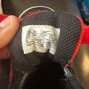 Nike Kids Sneakers in Red and Black 6C